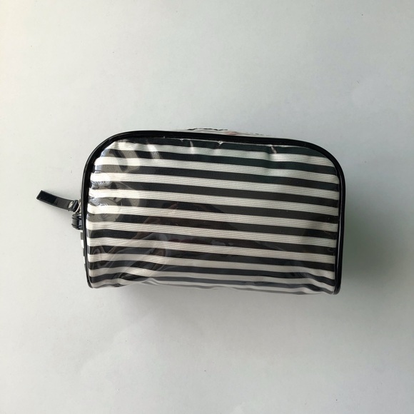 (FREE) Waterproof Makeup bag - Picture 5 of 5